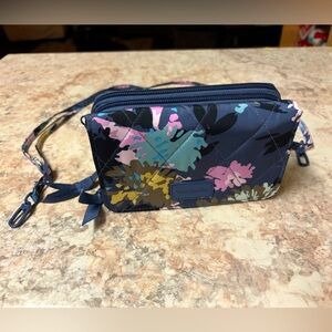 Vera Bradley RFID 3 in 1 Crossbody Bag *Sold*